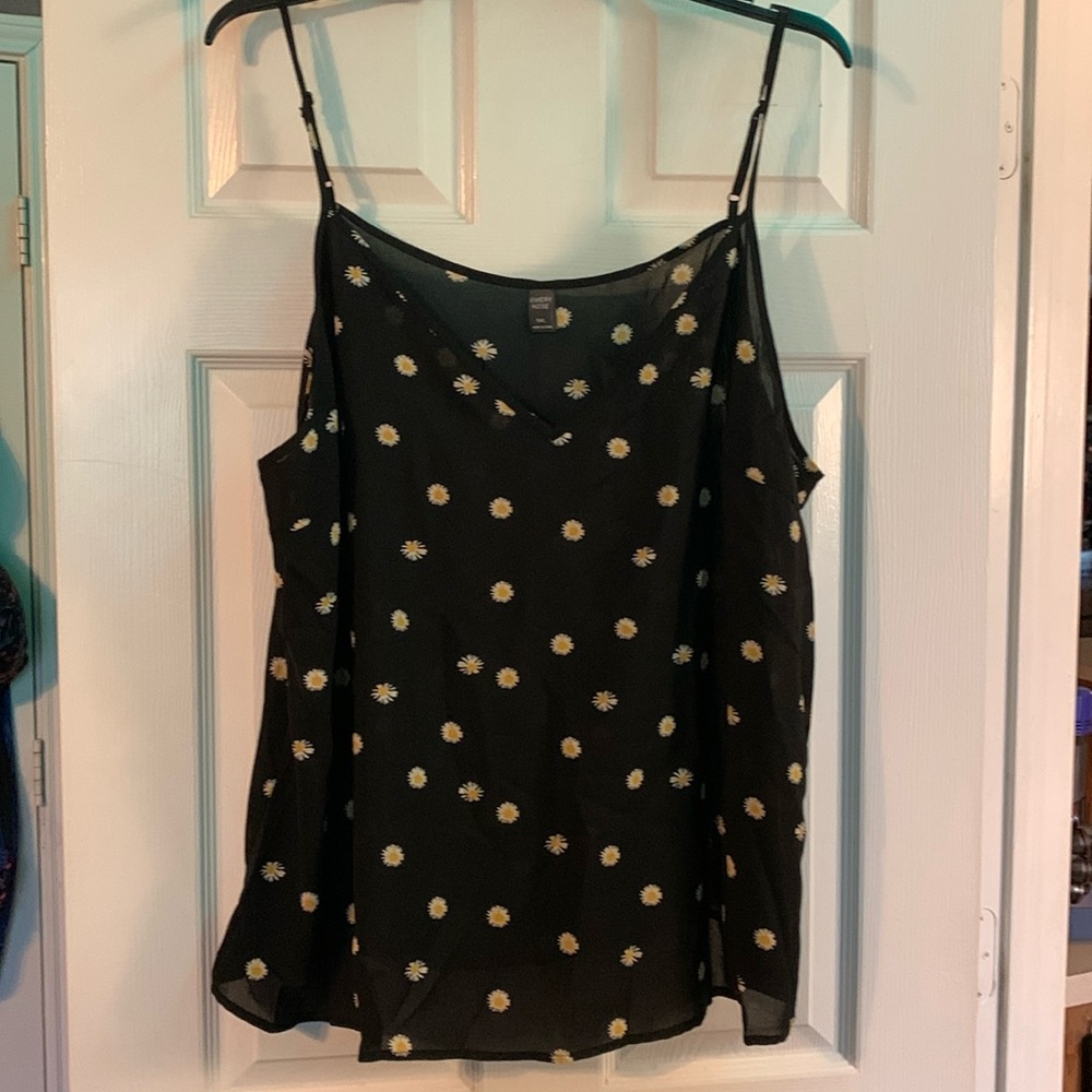 Plus Size Black camisole with daisies